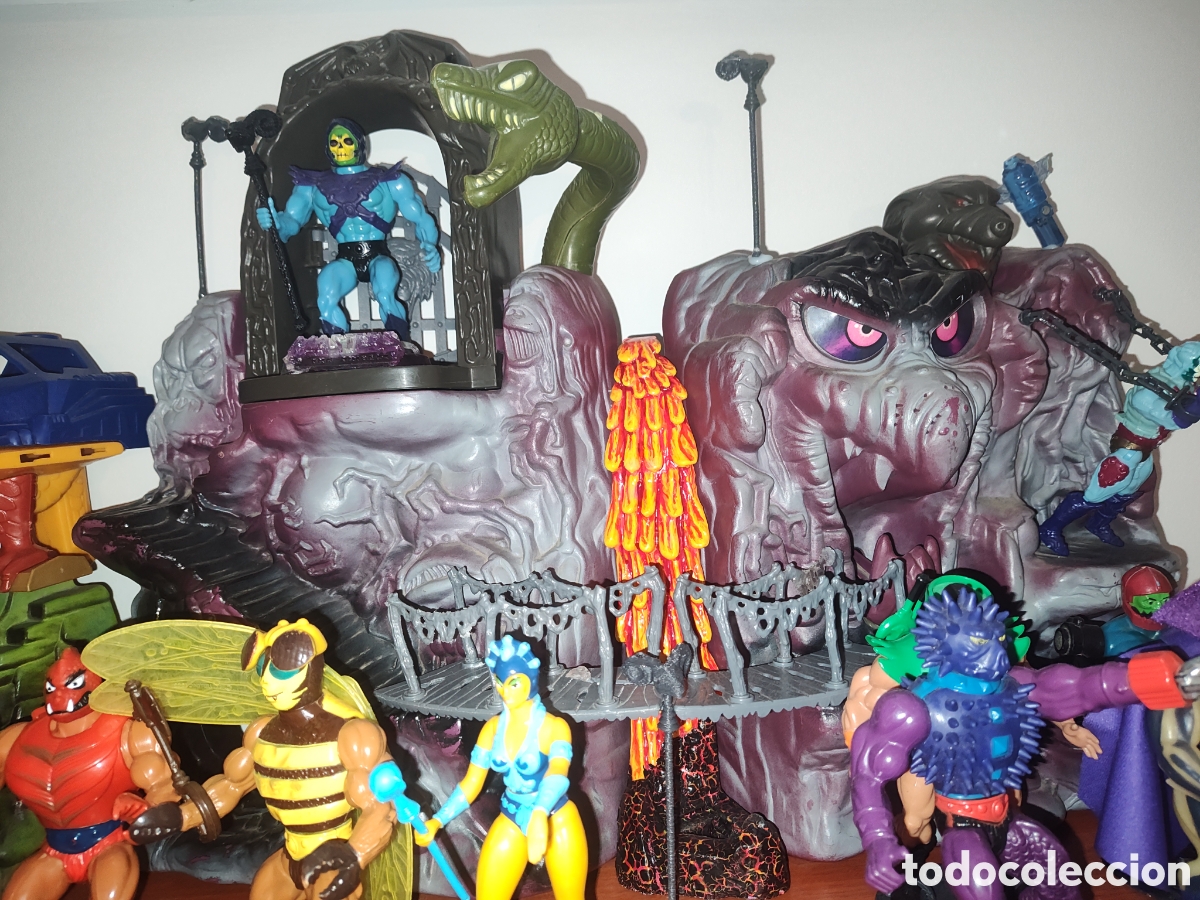 Figuras Masters del Universo: Catarata lava, castillo de la serpiente, castillo de Grayskulll - Foto 2