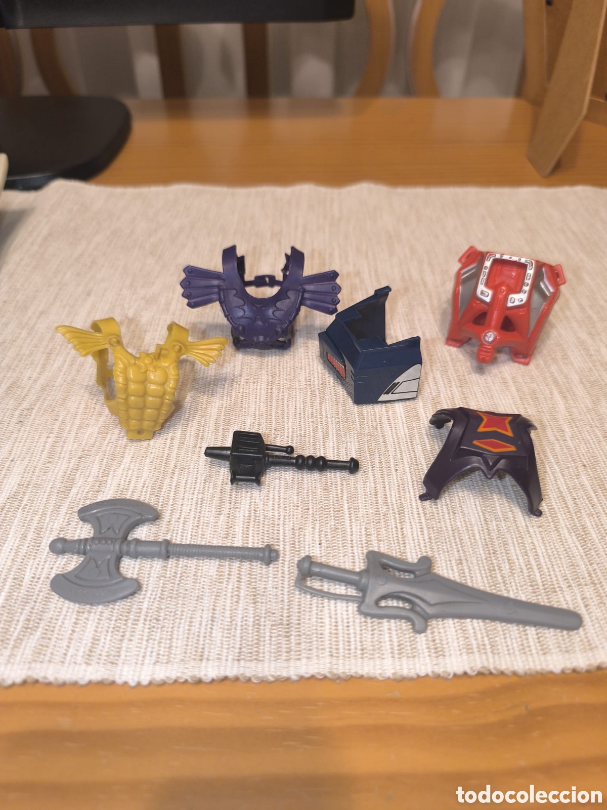 Figuras Masters del Universo: Lote armaduras y espadas Master del universo,original a&ntilde;os 80.