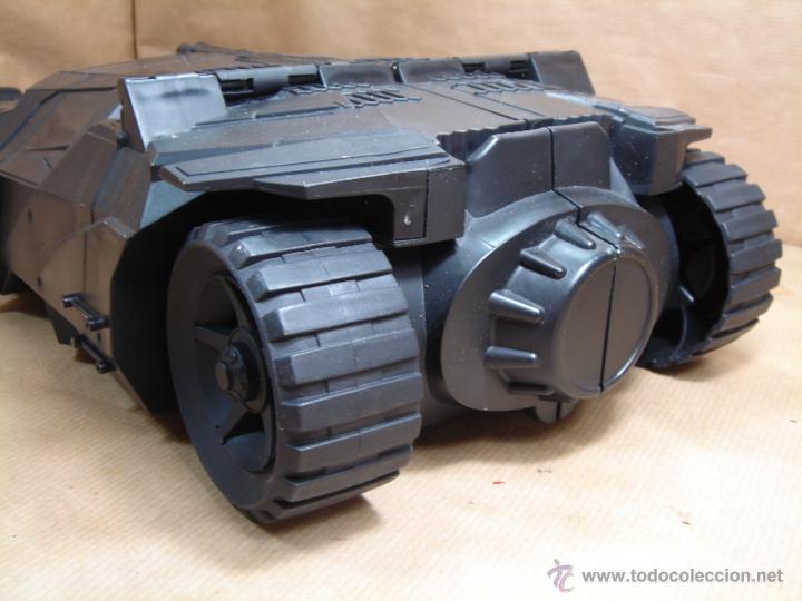 Figuras y mu&ntilde;ecos DC: COCHE TRANSFORMABLE EN BATCUEVA BATMAN - BATMOVIL - 41X23 CMS - DC COMICS 2008 - ARTICULADO - Foto 3