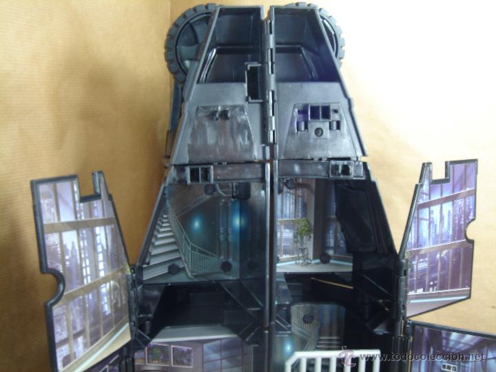 Figuras y mu&ntilde;ecos DC: COCHE TRANSFORMABLE EN BATCUEVA BATMAN - BATMOVIL - 41X23 CMS - DC COMICS 2008 - ARTICULADO - Foto 10