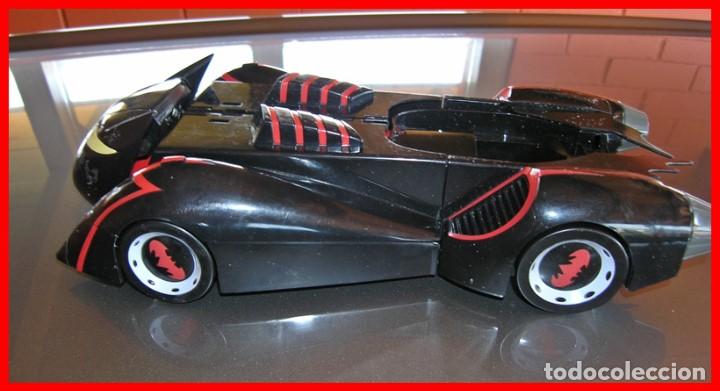 Figuras y mu&ntilde;ecos DC: 56..L.2 Batmovil Transformable Ref. 5749....Medidas 38 X 18 X 9 cms - Foto 2