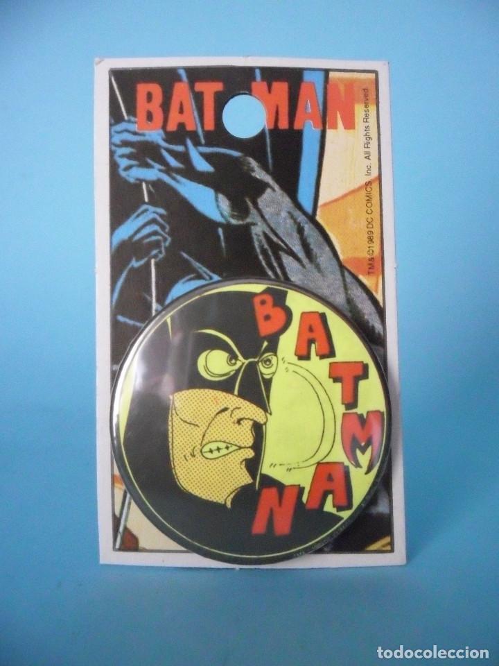 Figuras y mu&ntilde;ecos DC: VINTAGE 1989 BATMAN BADGE DC COMICS - Foto 1