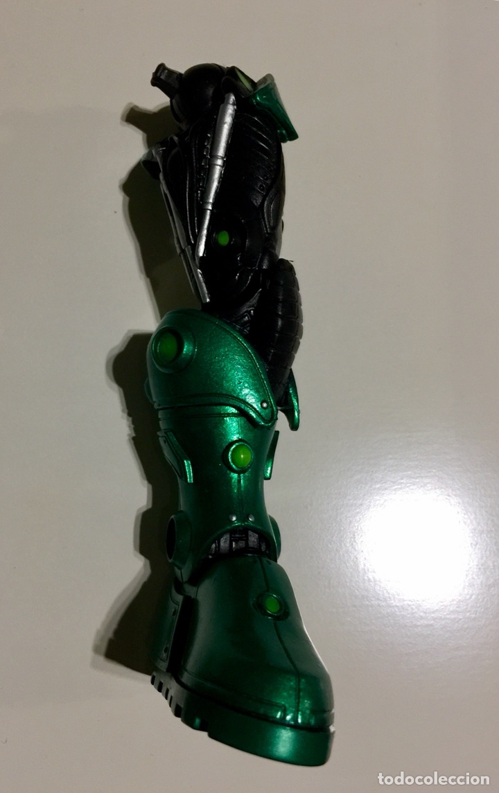 Figuras y mu&ntilde;ecos DC: DC UNIVERSE CLASSICS STEL PIERNA IZQUIERDA - Foto 1
