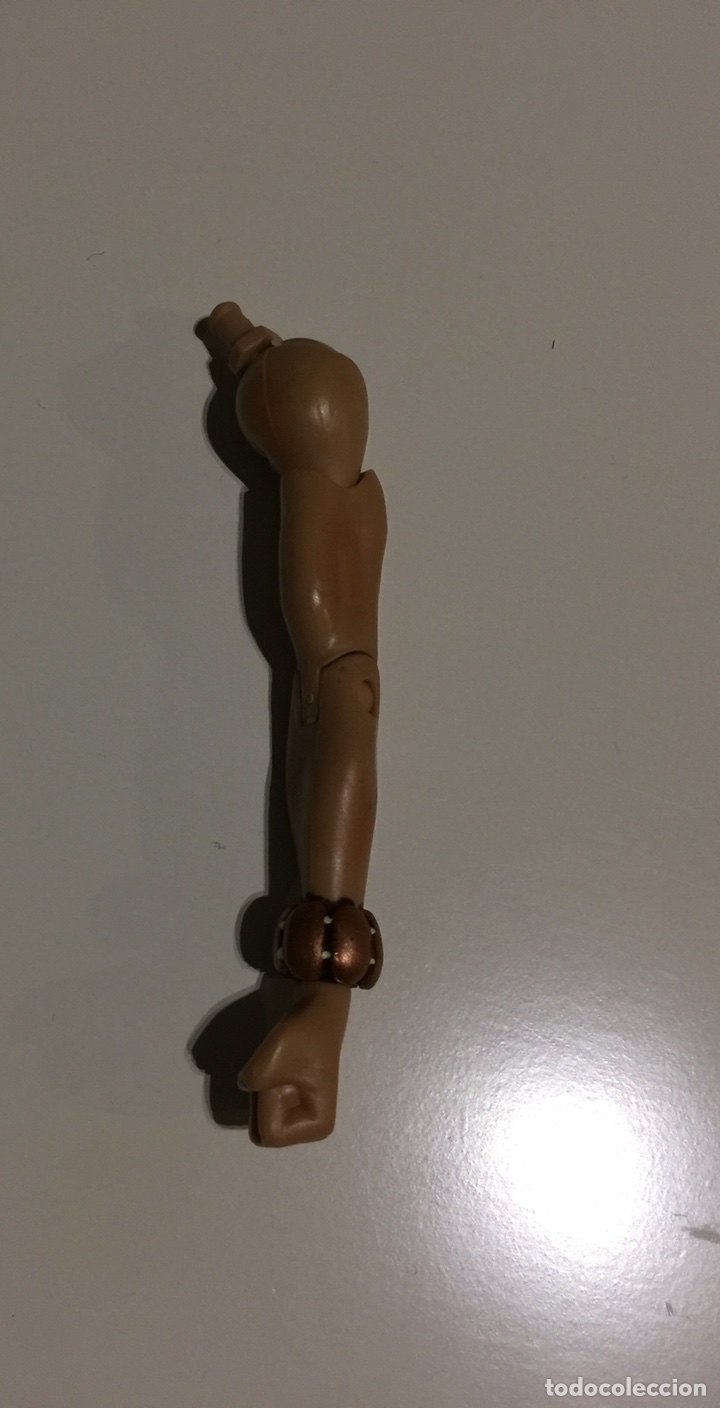 Figuras y mu&ntilde;ecos DC: Brazo izquierdo GIGANTA DC Universe Classics - Foto 1