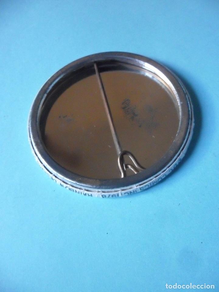 Figuras y mu&ntilde;ecos DC: VINTAGE SUPER POWERS BUTTON RAINBOW DESIGNS ROBIN DC COMICS INC 1978 - Foto 2