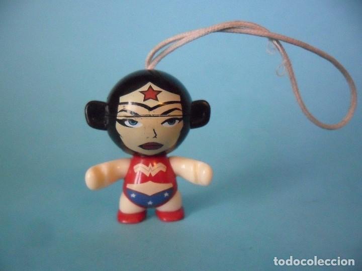 Figuras y mu&ntilde;ecos DC: WONDER WOMAN KINDER DC COMICS 2017 - Foto 1