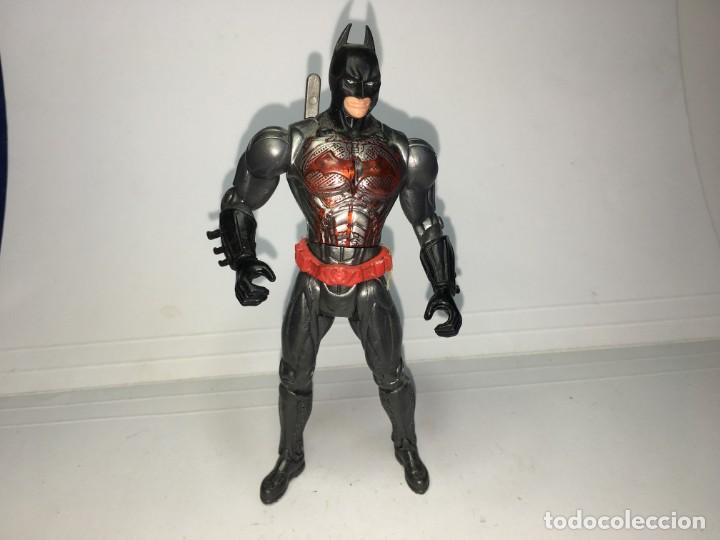 Figuras y mu&ntilde;ecos DC: FIGURA BATMAN CON LUZ EN EL PECHO - Foto 1