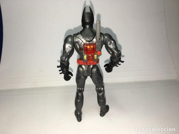 Figuras y mu&ntilde;ecos DC: FIGURA BATMAN CON LUZ EN EL PECHO - Foto 2