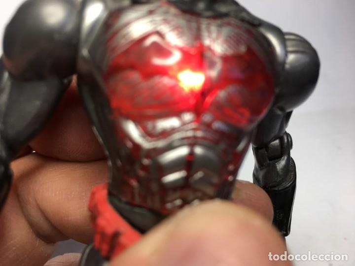 Figuras y mu&ntilde;ecos DC: FIGURA BATMAN CON LUZ EN EL PECHO - Foto 4