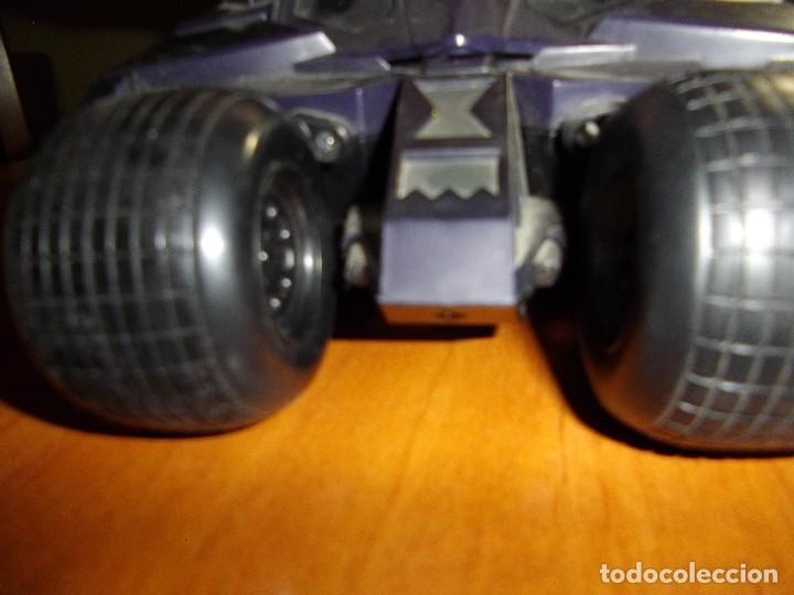 Figuras y mu&ntilde;ecos DC: Batmovil DC con luz y sonido - Foto 11