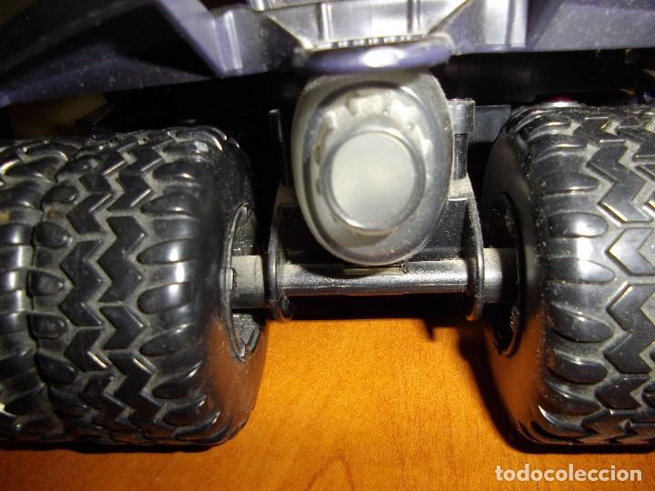 Figuras y mu&ntilde;ecos DC: Batmovil DC con luz y sonido - Foto 13