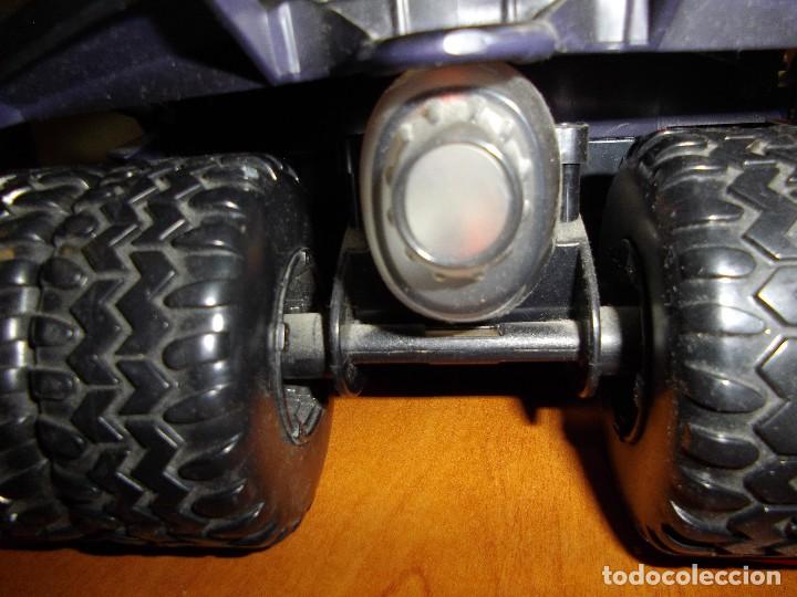 Figuras y mu&ntilde;ecos DC: Batmovil DC con luz y sonido - Foto 15