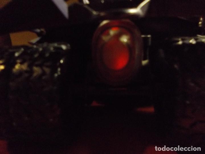 Figuras y mu&ntilde;ecos DC: Batmovil DC con luz y sonido - Foto 16