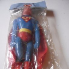Figuras y Muñecos DC: SUPERMAN ANTIGUA FIGURA BOOTLEG DE PLASTICO SOPLADO DE 27 CM 