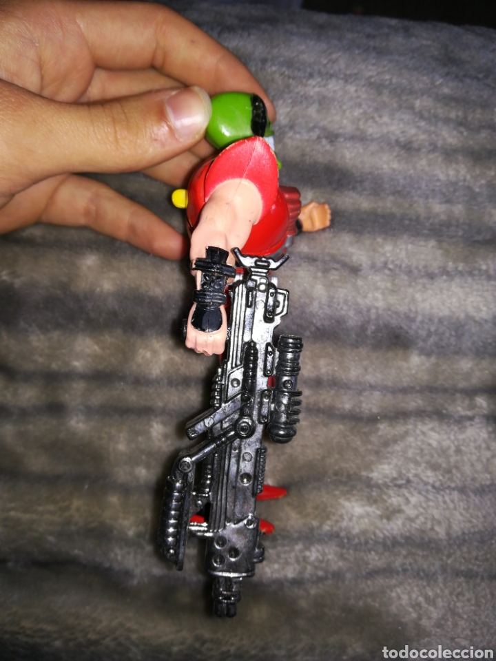 Figuras y mu&ntilde;ecos DC: Figura articulada jocker con arma la mascara - Foto 2