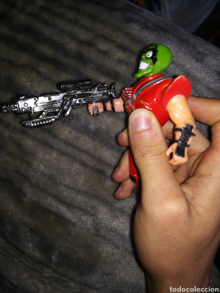Figuras y mu&ntilde;ecos DC: Figura articulada jocker con arma la mascara - Foto 4
