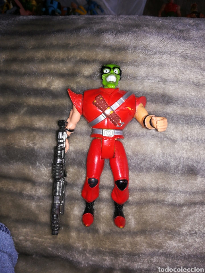 Figuras y mu&ntilde;ecos DC: Figura articulada jocker con arma la mascara - Foto 1