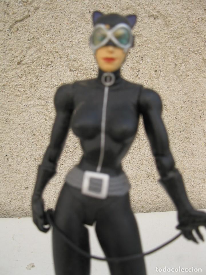DC Comics Catwoman Figura Malleabile 17 Cm Con Base - Bendyfigs The Noble Collection - 2