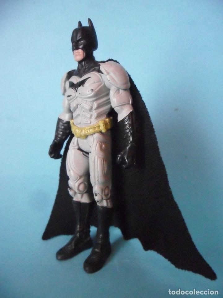 Figuras y mu&ntilde;ecos DC: BATMAN FIGURA DE 10 CM HASBRO 2012 - Foto 2
