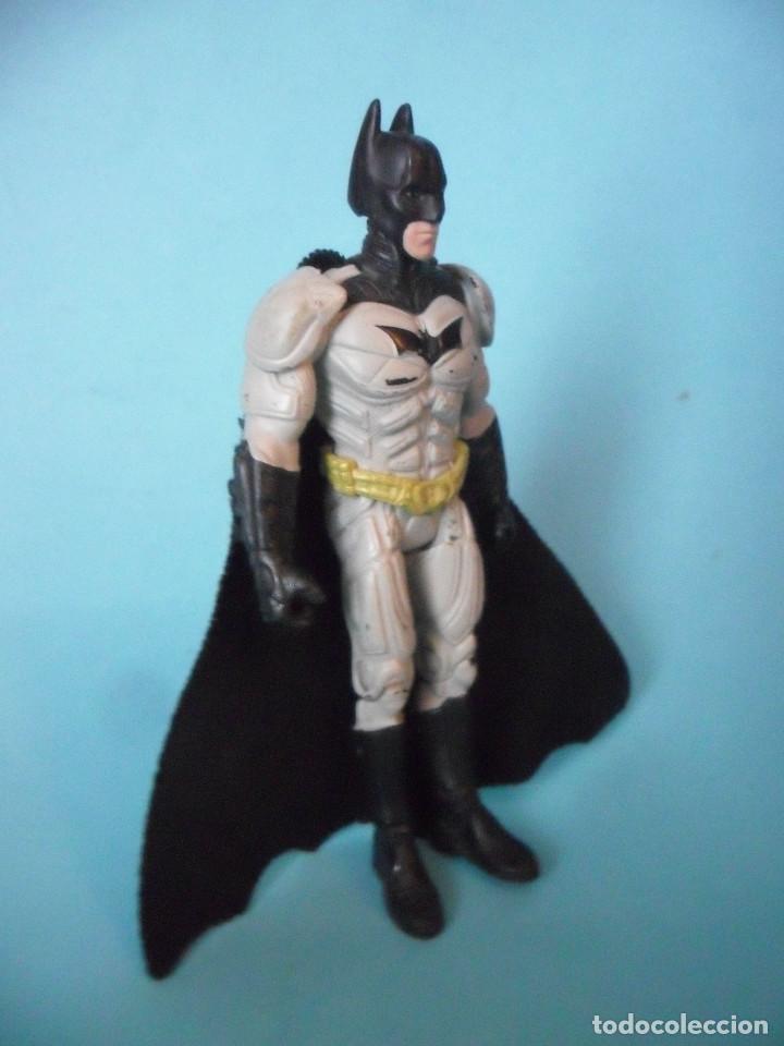 Figuras y mu&ntilde;ecos DC: BATMAN FIGURA DE 10 CM HASBRO 2012 - Foto 3