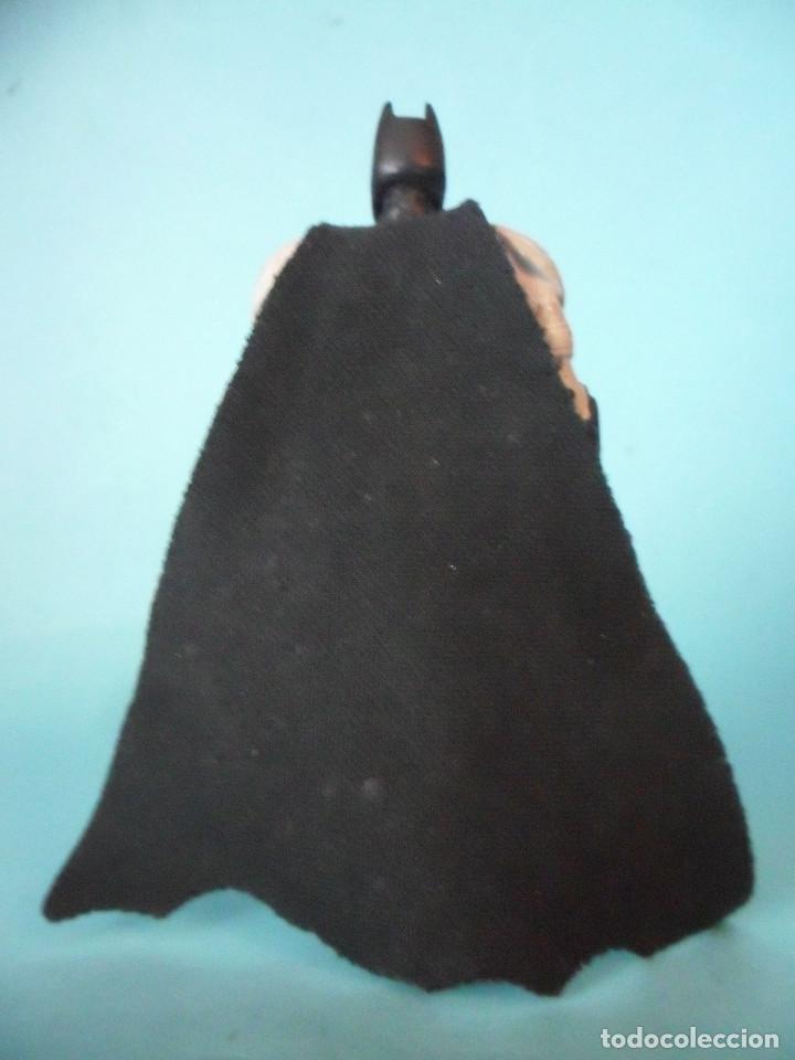 Figuras y mu&ntilde;ecos DC: BATMAN FIGURA DE 10 CM HASBRO 2012 - Foto 4