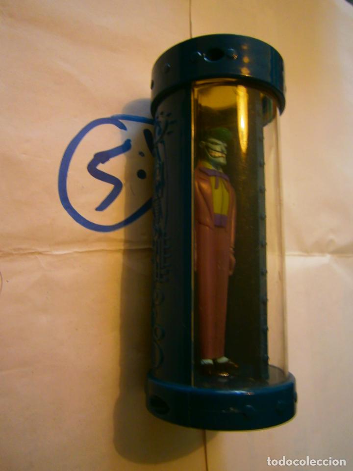 Figuras y mu&ntilde;ecos DC: TUBO REVERSIBLE CON BATMAN Y ENEMIGO - Foto 3