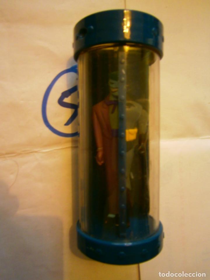 Figuras y mu&ntilde;ecos DC: TUBO REVERSIBLE CON BATMAN Y ENEMIGO - Foto 1
