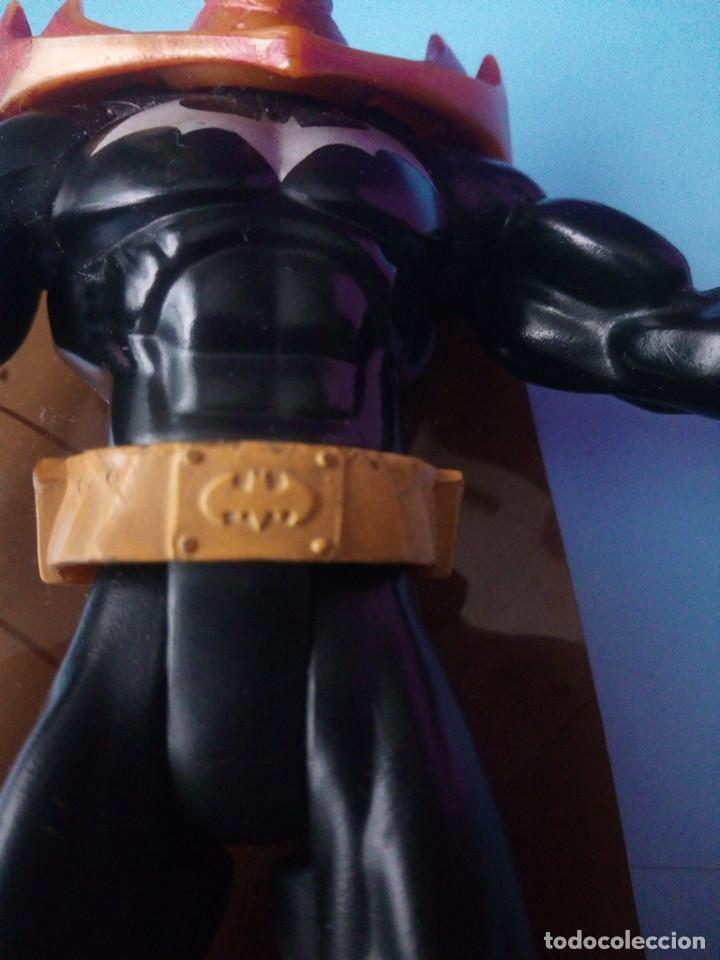 Figuras y mu&ntilde;ecos DC: Figura Batman Dorado DC Comics - Foto 3