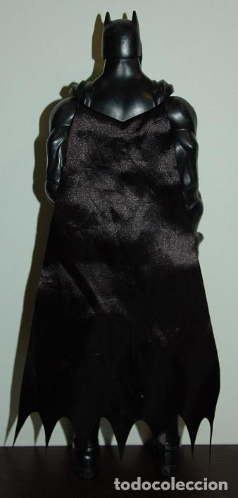 Figuras y mu&ntilde;ecos DC: FIGURA BATMAN DC COMICS 30CM ARTICULADO - Foto 2