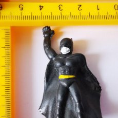 Figuras y Muñecos DC: ANTIGUA FIGURA GOMA PVC DC BATMAN SALUDANDO