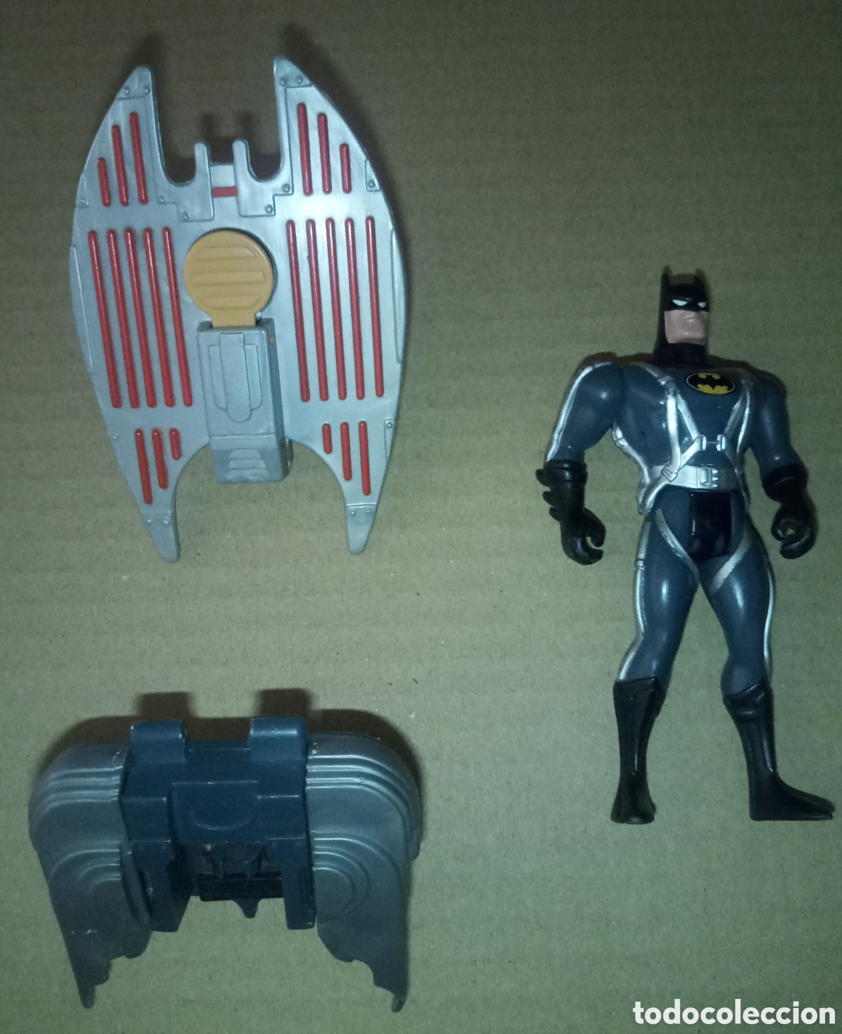 Figuras y mu&ntilde;ecos DC: Figura de acci&oacute;n articulada Batman y complementos - Foto 1