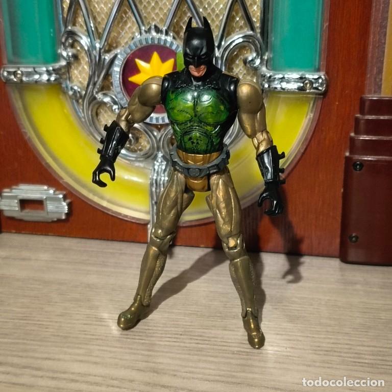 Figuras y mu&ntilde;ecos DC: FIGURA ARTICULADA BATMAN DC COMICS NEGRO Y DORADO - Foto 1