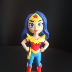 Figuras y Muñecos DC: WONDER WOMAN. FUNKO SUPER HERO GIRLS ROCK CANDY DC COMICS. FIGURA CABEZONA DE VINILO