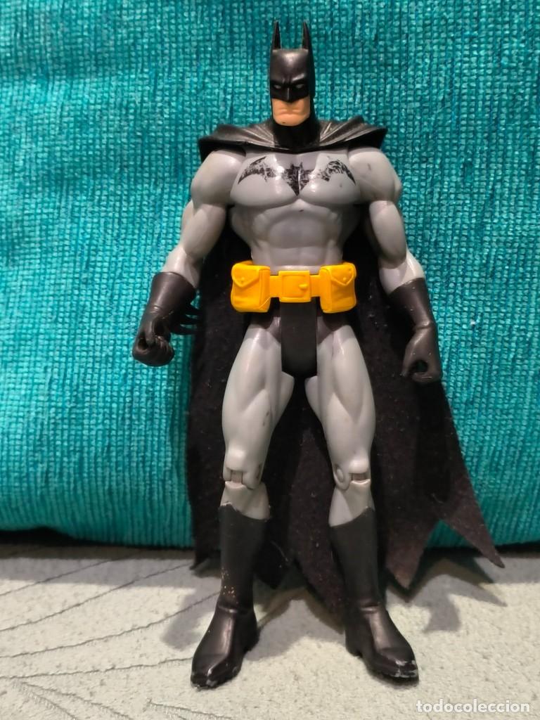 Figuras y mu&ntilde;ecos DC: FIGURA ARTICULADA BATMAN DC COMICS CAPA TELA 16,5CM - Foto 1