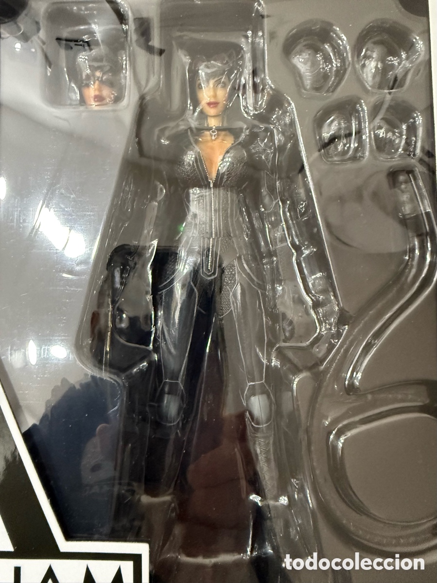 Figuras y mu&ntilde;ecos DC: Catwoman Play Arts Kai Arkham Asylum - Foto 4