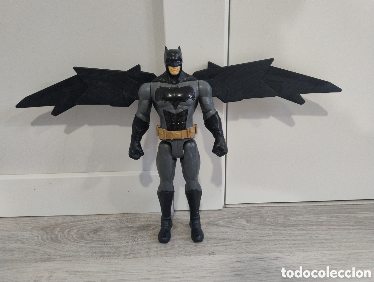 Figuras y mu&ntilde;ecos DC: Figura Batman DC con alas extensible con mecanismo - Foto 1