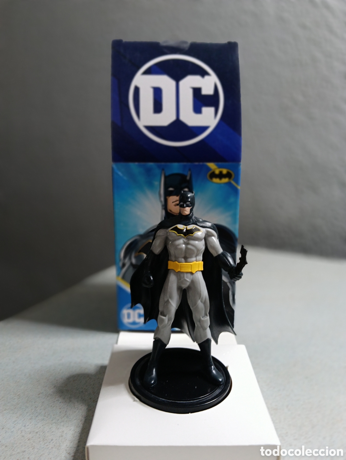 Figuras y Mu&ntilde;ecos DC: Figura coleccionable de PVC de Batman con luz LED, producida bajo la licencia oficial de DC Comics