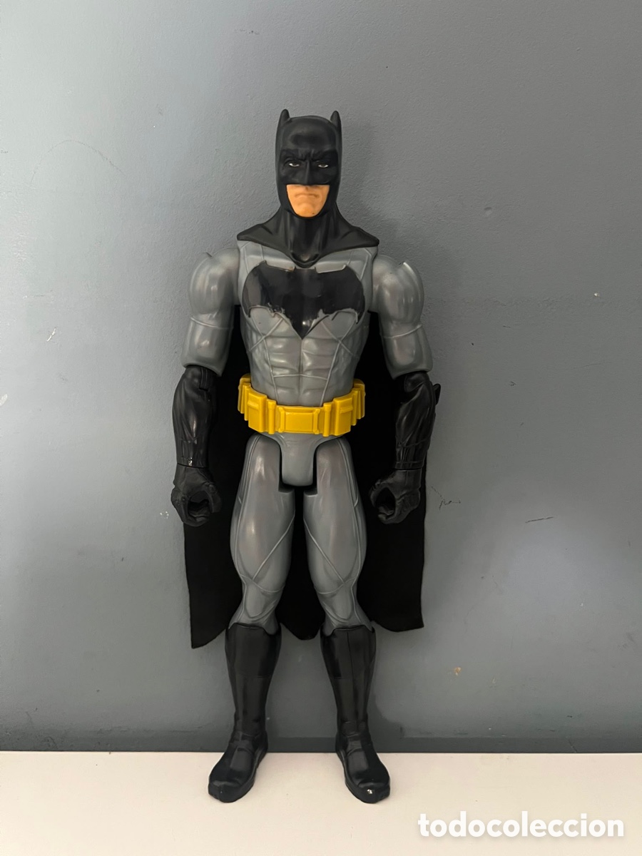 Figuras y mu&ntilde;ecos DC: Figura Batman True-Moves 30 cm
