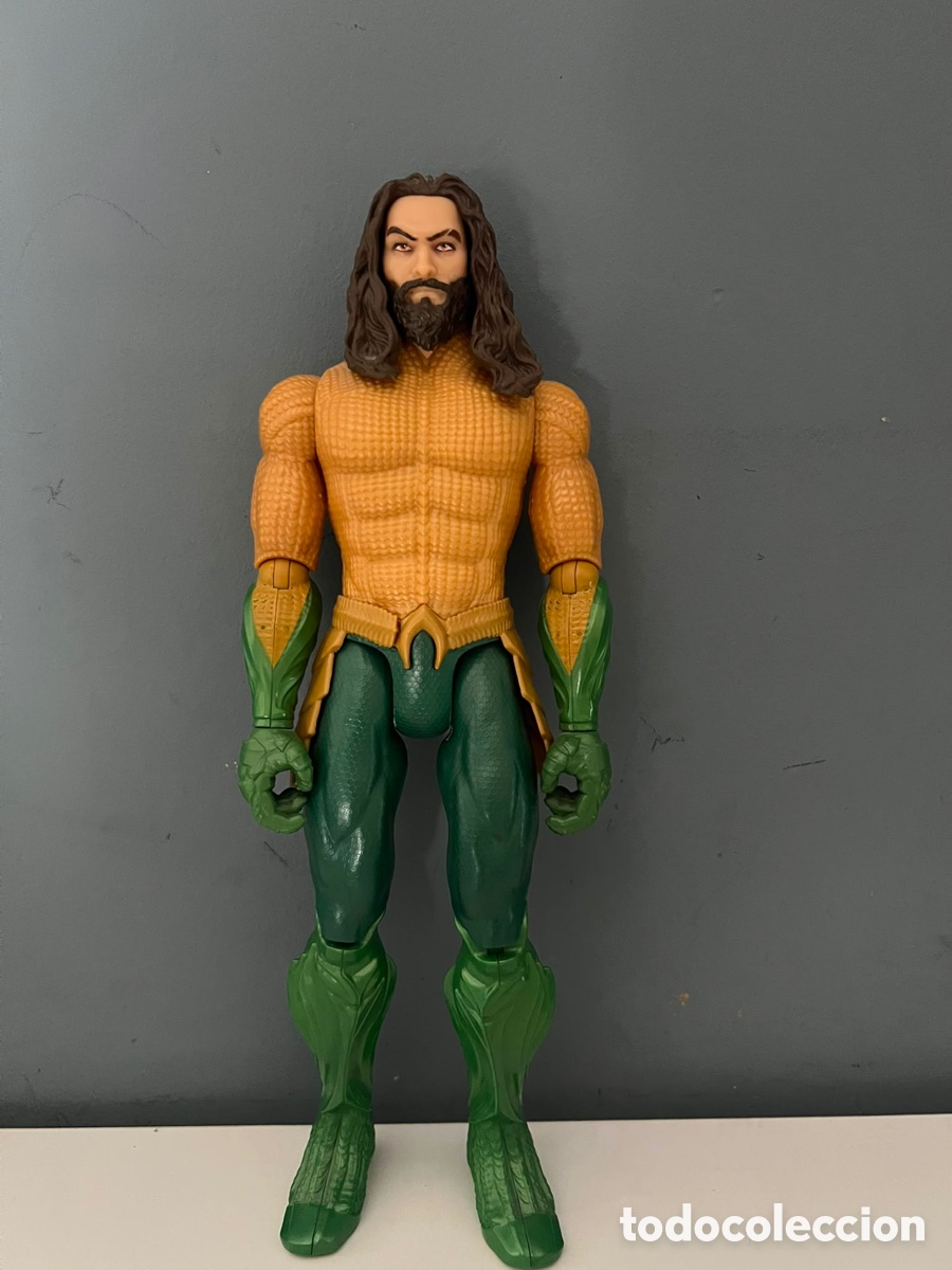 Figuras y mu&ntilde;ecos DC: Figura Aquaman True-Moves 30 cm