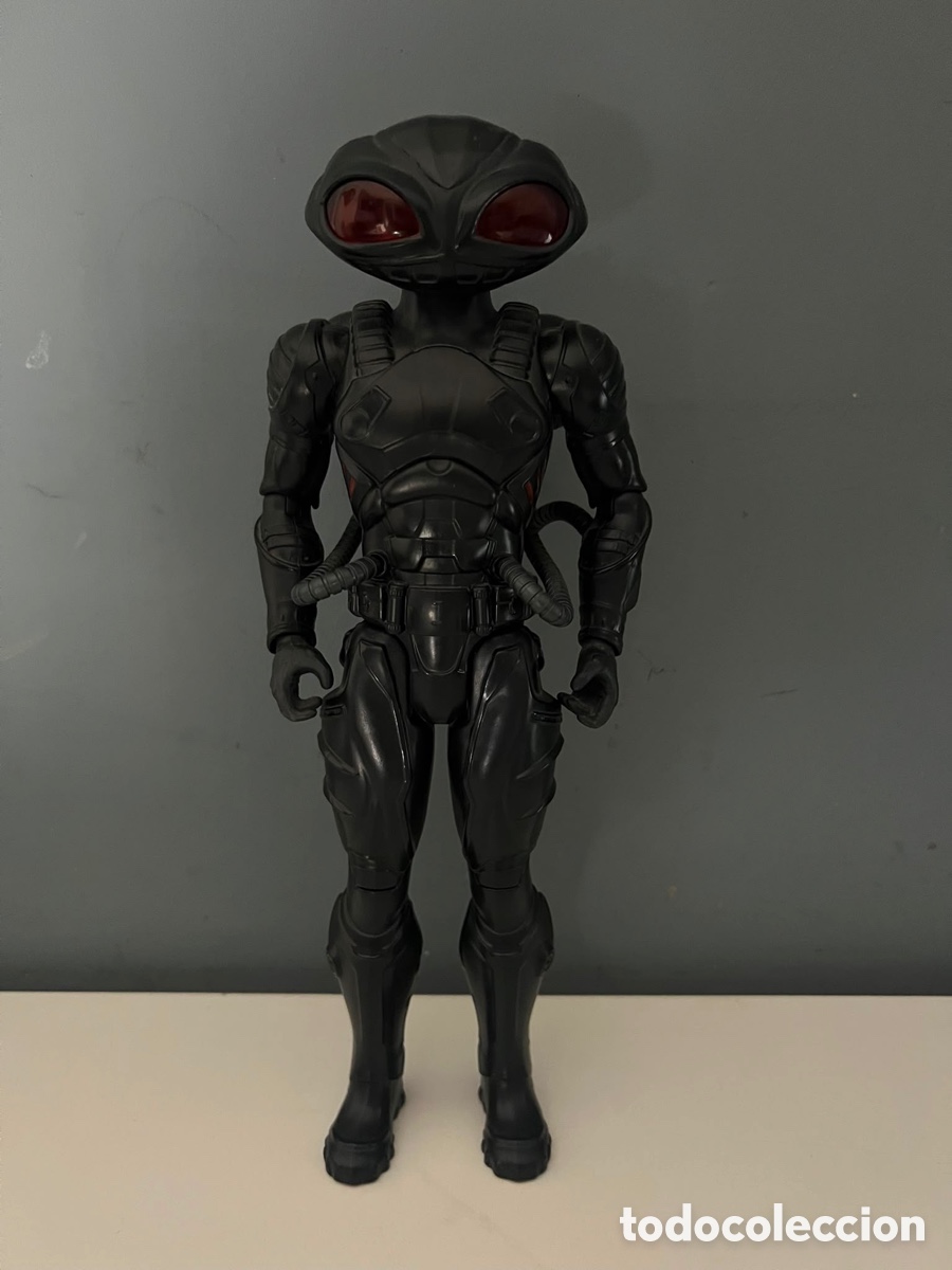 Figuras y mu&ntilde;ecos DC: Figura Black-Manta True-Moves 30 cm