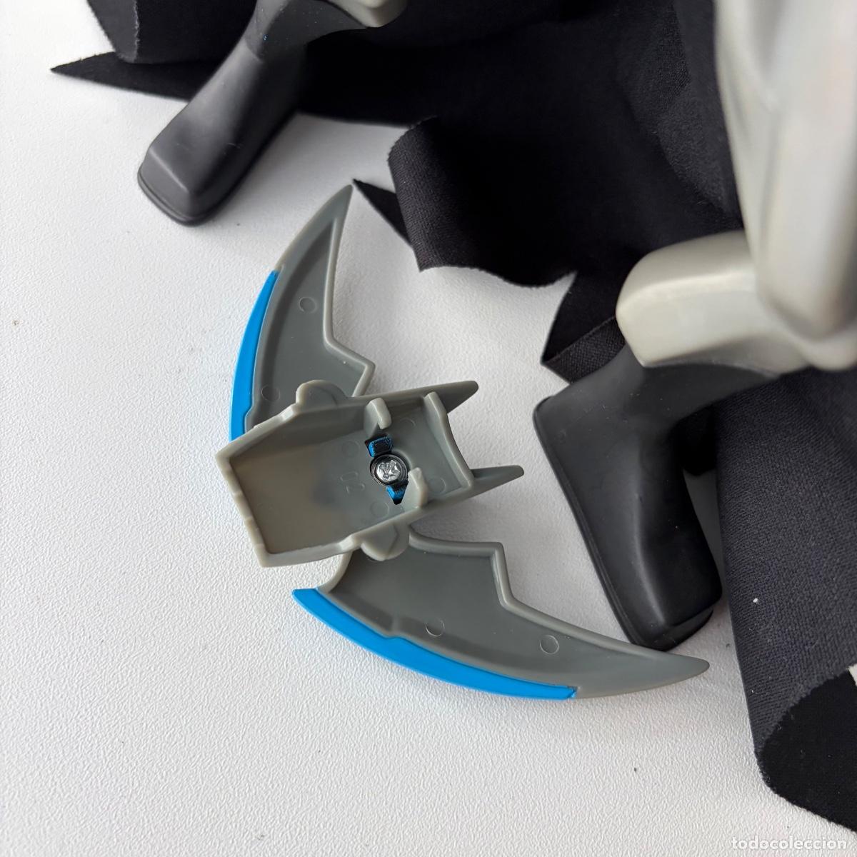 Figuras y mu&ntilde;ecos DC: figura Batman The Batman Mattel 2004 con Batarang - Foto 3