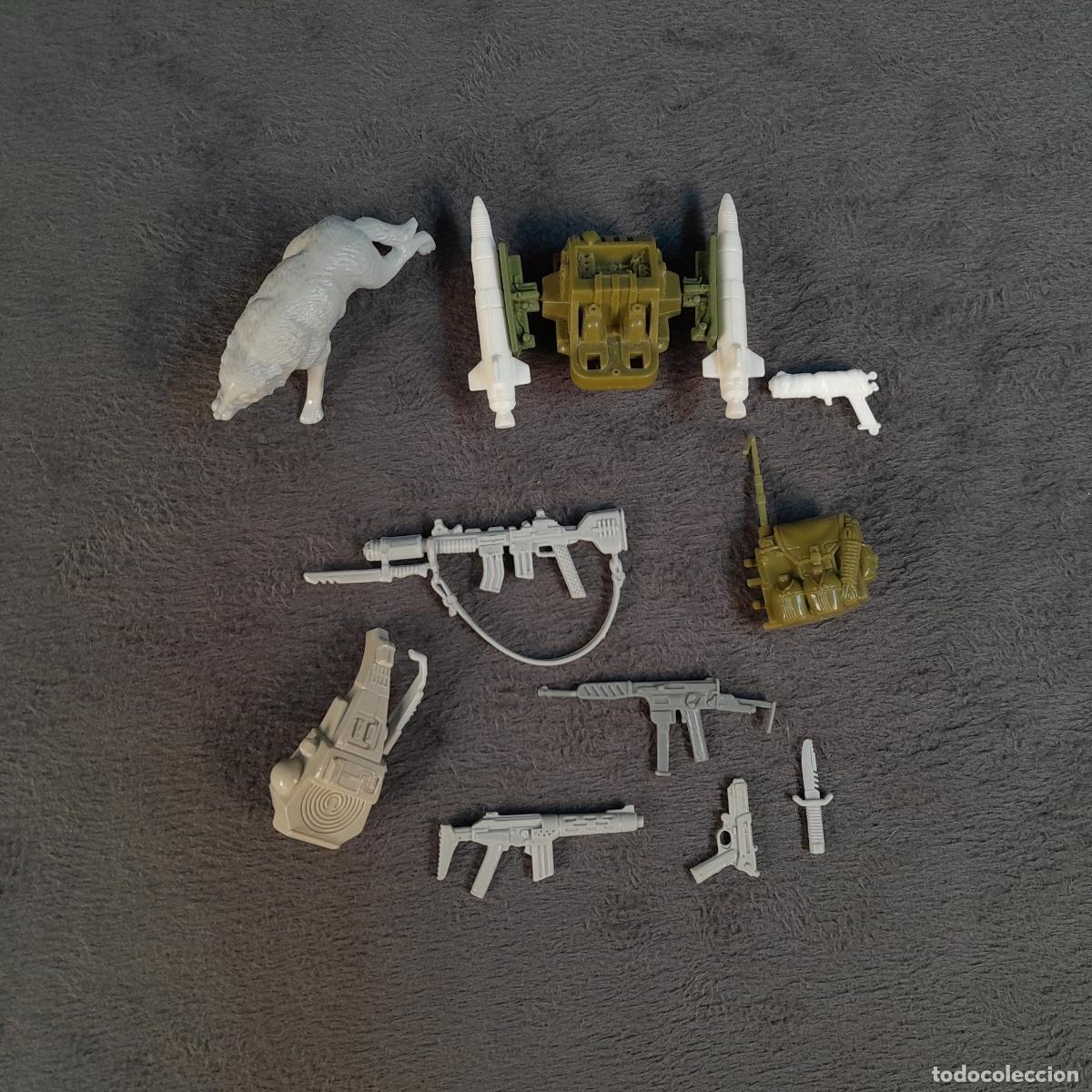 Figuras y mu&ntilde;ecos GI Joe: LOTE DE ACCESORIOS Y ARMAS G.I. JOE. HASBRO. 1980