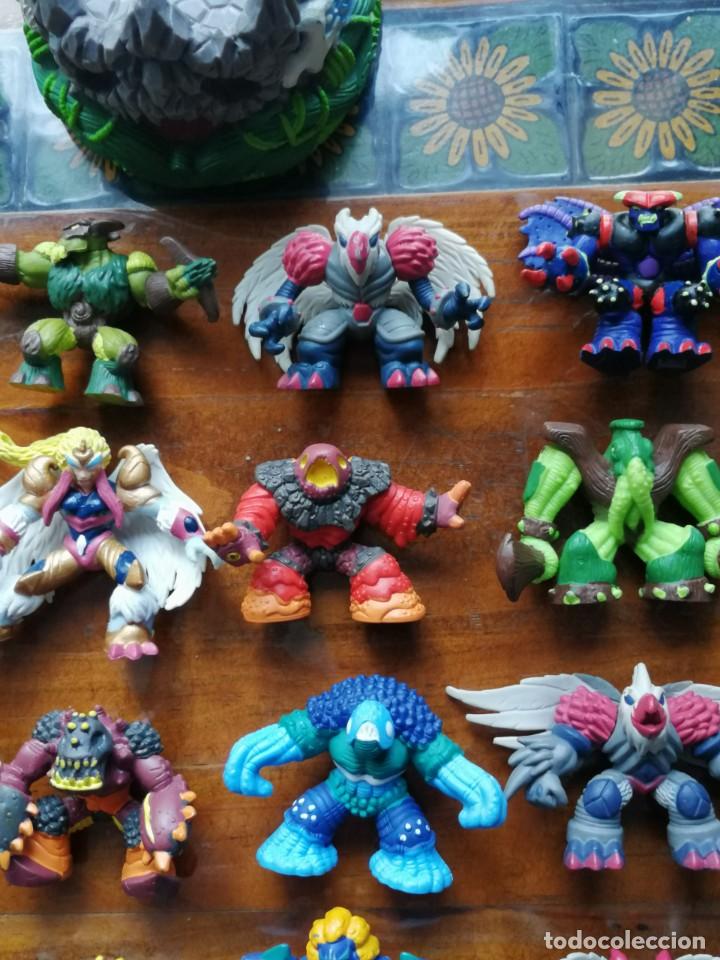 Figuras y mu&ntilde;ecos Gormiti: LOTE DE 55 GORMITIS CON CONECTORES PARA PLATAFORMA. - Foto 5