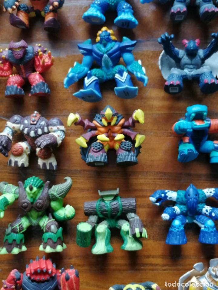 Figuras y mu&ntilde;ecos Gormiti: LOTE DE 55 GORMITIS CON CONECTORES PARA PLATAFORMA. - Foto 7