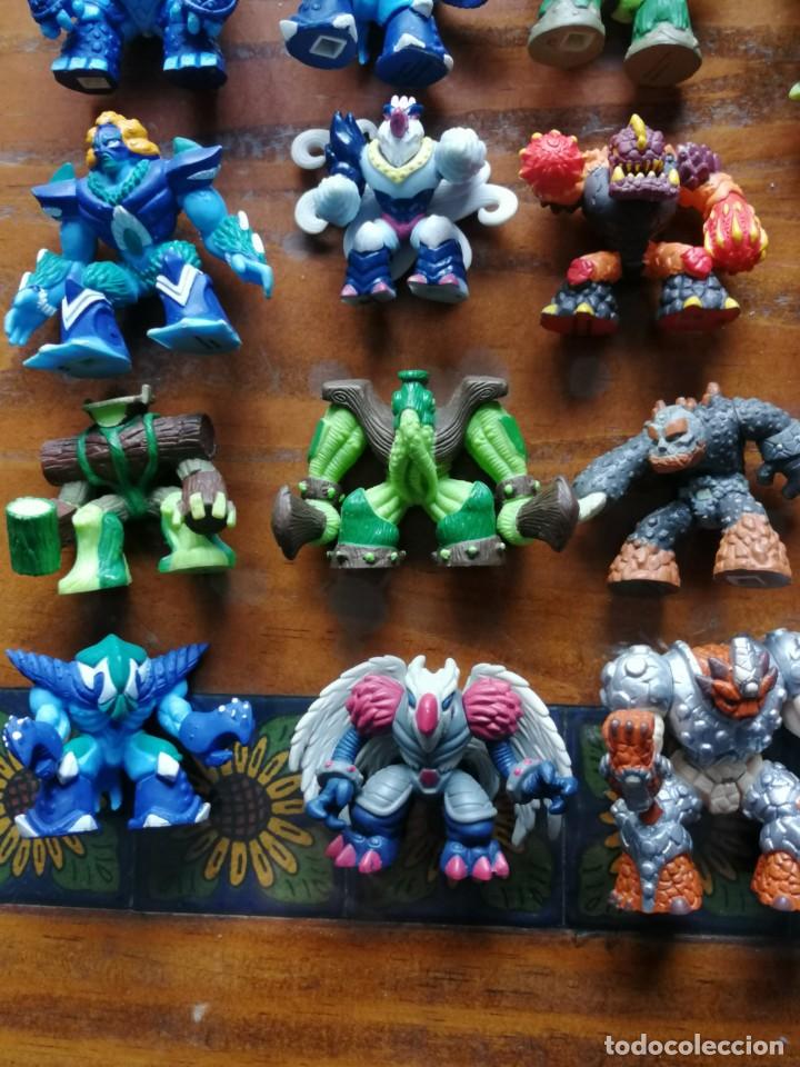 Figuras y mu&ntilde;ecos Gormiti: LOTE DE 55 GORMITIS CON CONECTORES PARA PLATAFORMA. - Foto 8