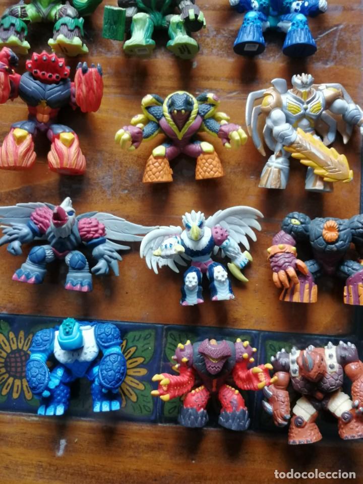 Figuras y mu&ntilde;ecos Gormiti: LOTE DE 55 GORMITIS CON CONECTORES PARA PLATAFORMA. - Foto 9