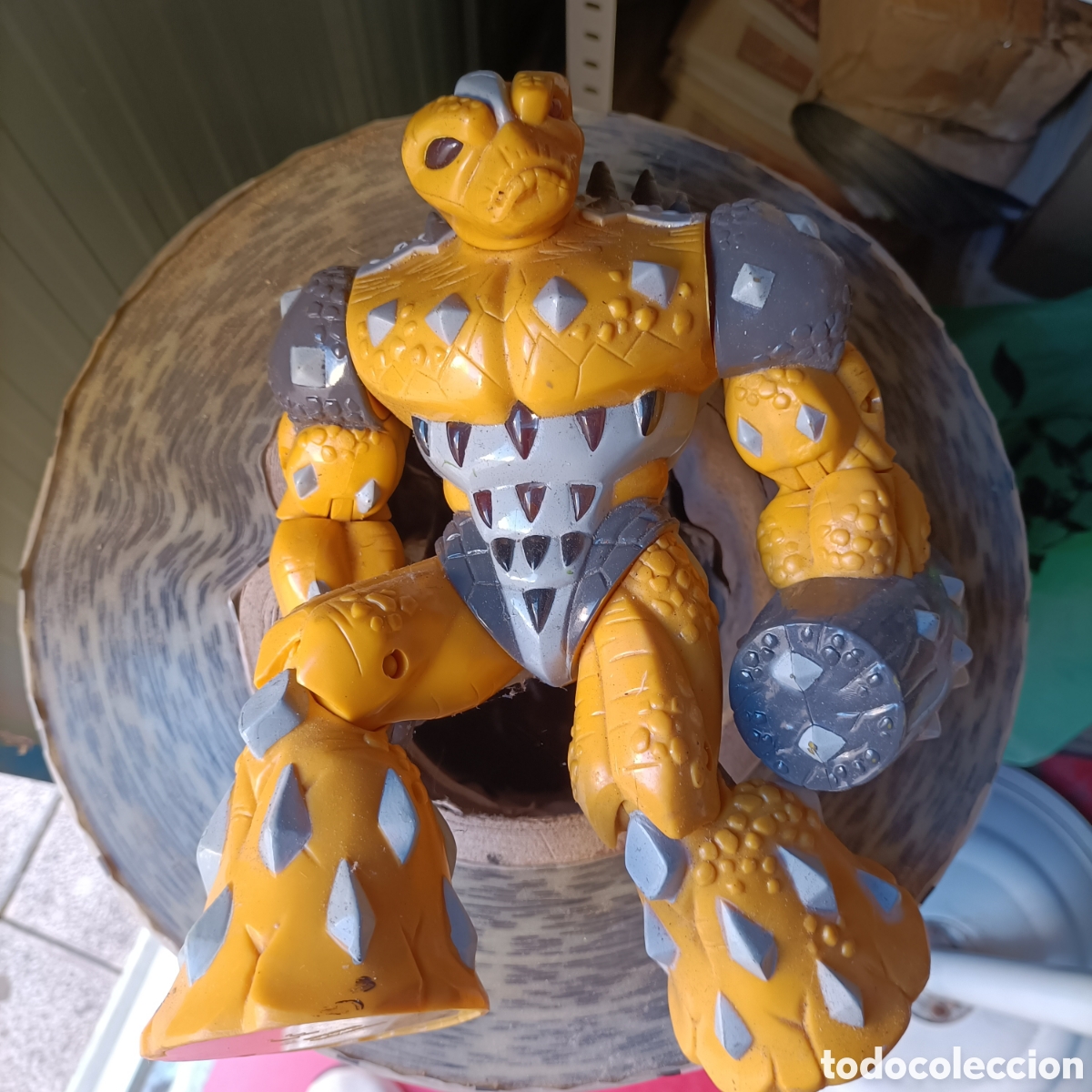 Figuras y mu&ntilde;ecos Gormiti: figura grande de acci&oacute;n de Gheos (o Geox), el Se&ntilde;or de la Tierra