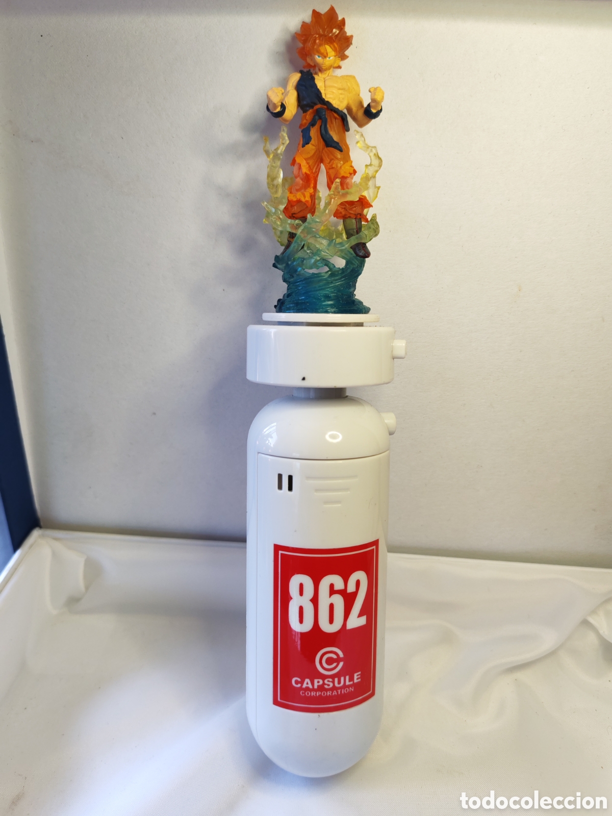 Figuras y Mu&ntilde;ecos Manga: Figura Goku montada sobre capsula recuperacion/juego digital. Bandai. 2008.