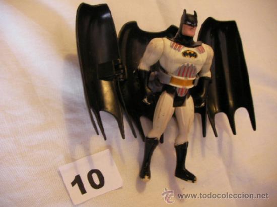 Figuras y mu&ntilde;ecos Marvel: FIGURA DE ACCION BATMAN CON MANTO - Foto 1