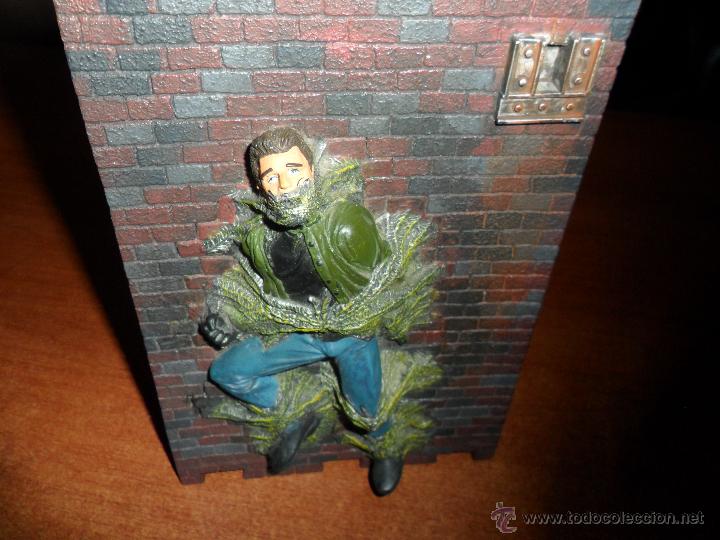 Figuras y mu&ntilde;ecos Marvel: FIGURA MARVEL DE PERSONAJE DE SPIDERMAN PEGADO A LA PARED CON TELARA&Ntilde;AS - Foto 4